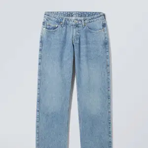 Säljer mina lågmidjade jeans från weekday pga använder inte de, och knappt använda.💕