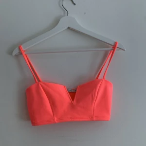 Topp - Neonrosa topp från Nelly!