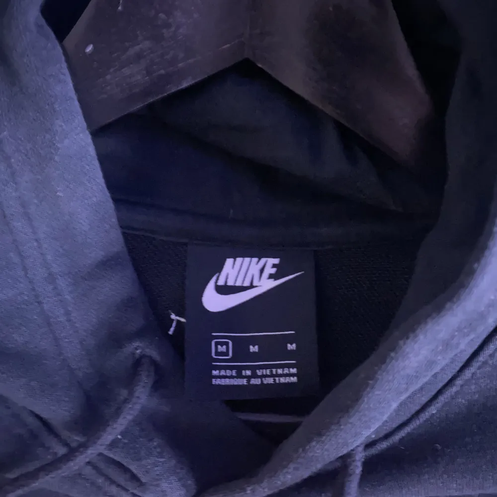 Nike hoodie storlek M. Bra kvalite och inga tecken på att vara sliten. Hoodies.