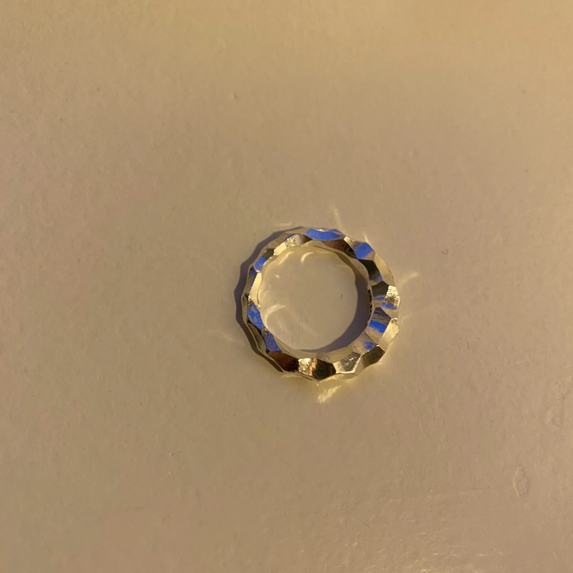 Ring från All Blues. Thin Snake / Carved Silver  - 91