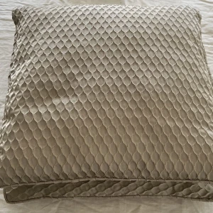 Kuddfodral  - I bra skick. Från Ikea.  Obs endast Kuddfodral.