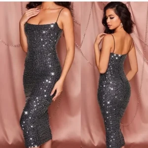 Oh Polly Dress  - En jätte vacker klänning Från Oh Polly som är helt ny, aldrig använd då den inte passade mig när jag beställde den. Lappar och allt är kvar. Det är storlek UK 10 som motsvarar 38 EU. Nypris 1,100kr och den säljs inte på Oh Pollys hemsida längre. 