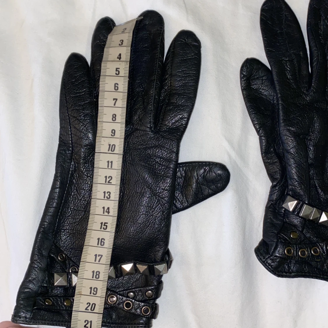 Nitade läderhandskar - 90