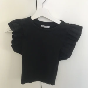 Volangtopp - Jättefin topp från zara som inte kommer till användning 💗