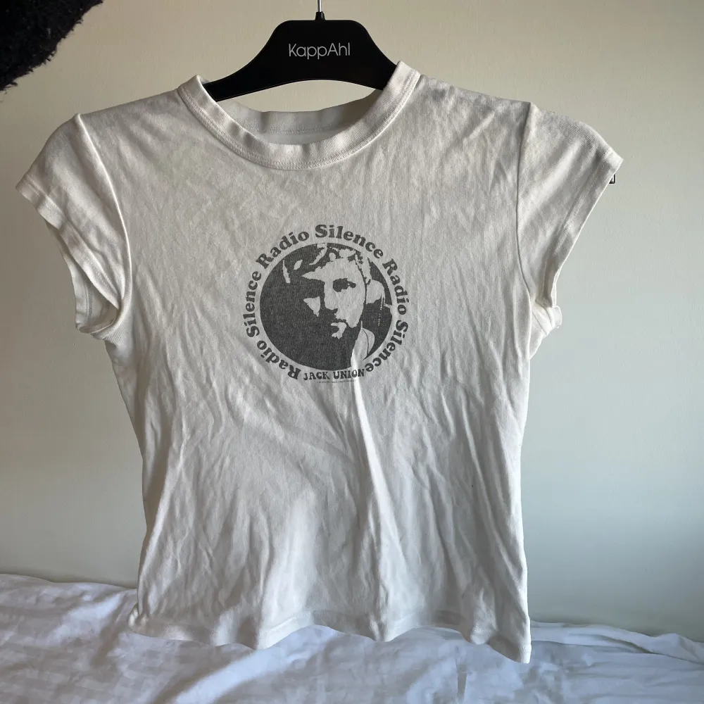 T-shirt från Brandy Melville. Använd en del men fortfarande fin kvalite. Storlek one size❤️. Toppar.
