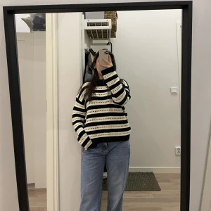 Stickad tröja  - Från HM knappt använd. 