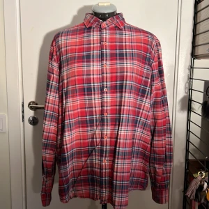 Rutig skjorta! - Fin skjorta i bra skick:)