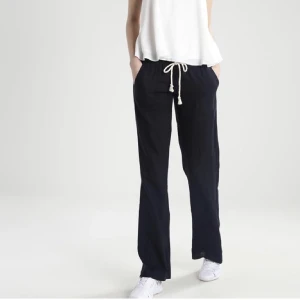 Roxy linnebyxor  - Säljer mina slutsålda Roxy linnebyxor i storlek S då de inte kommer till någon användning🥰nypris är 599kr❣️de är i nyskick!  KÖP direkt för 600