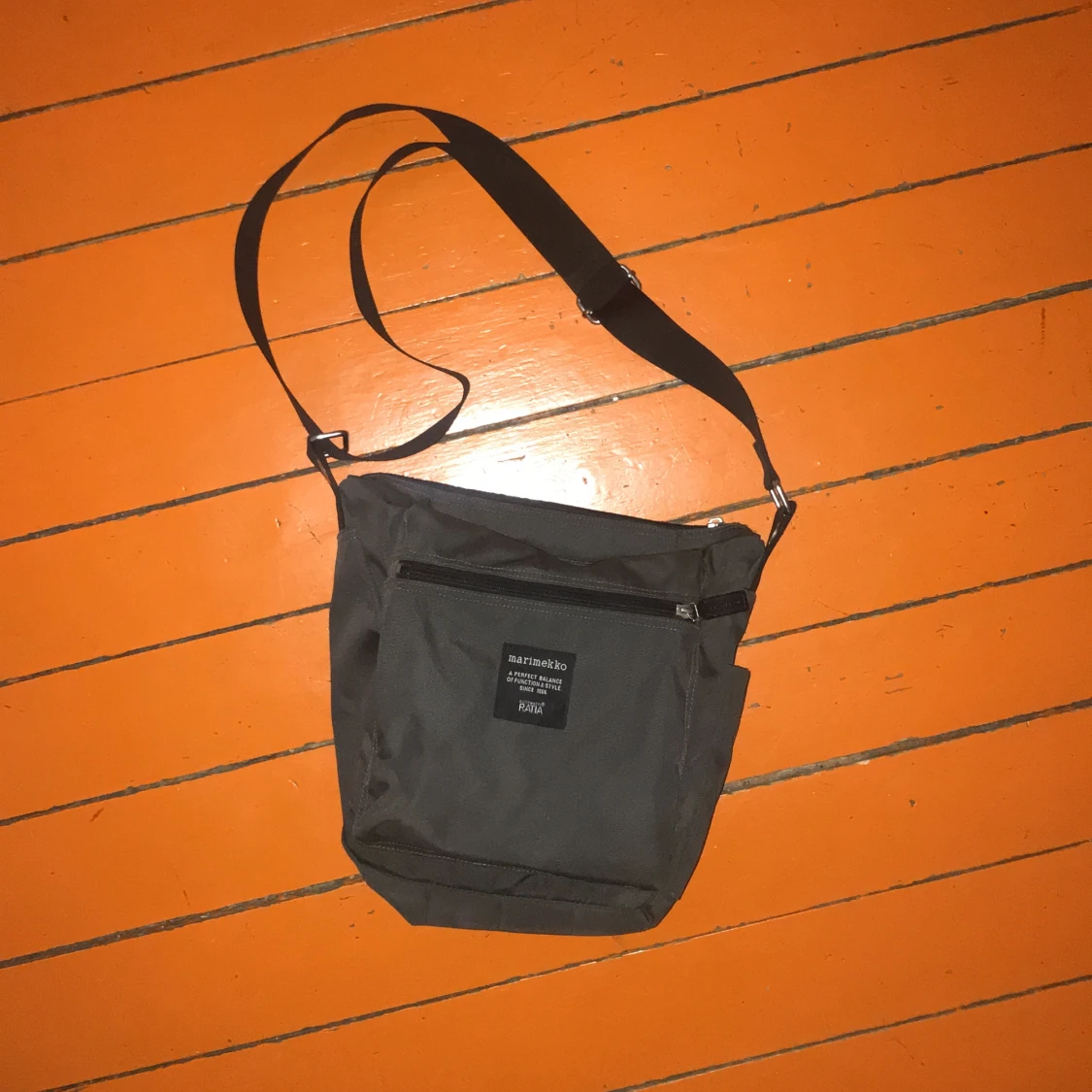 Marimekko grå axelremsväska 
