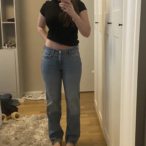 Lågmidjade jeans - Superfina lpgmidjade jeans från Gina gricot! Säljer pga för små!!