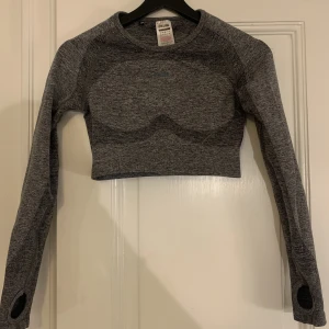 Croptop Gymshark - Croptop från gymshark. Storlek S. Säljes på grund av att den inte kommer till användning. Använda 3 ggr.