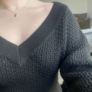 Stickad bardot - Svart stickad off shoulder-tröja 🖤 Storlek 34/XS men passar S också. 