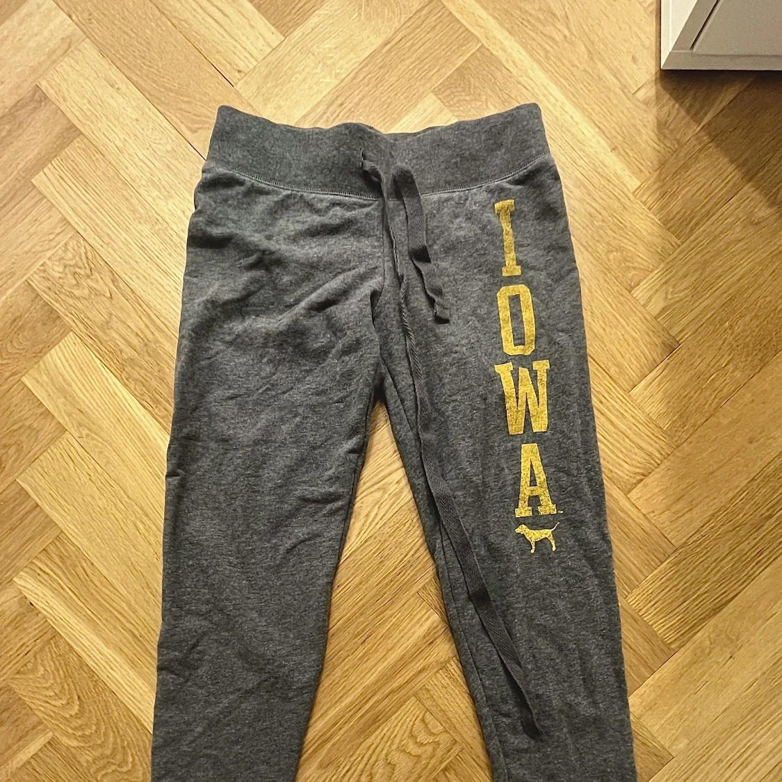 Lågmidjade mjukisbyxor