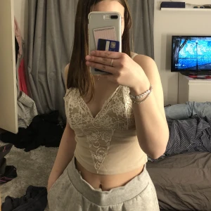 Topp - Fin topp från bikbok,är storlek M men den är liten i storleken.