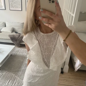 Prefekt studentklänning  - Förra året köpte jag sååå många klänningar till min student. Här är en av dom från showpoo. Aldrig använd passar xs/s. Inte genomskinlig alls! Nypris: 800kr mitt pris: 500kr priset är diskuterbart vid snabb affär