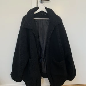 Teddyjacka - Perfekt för vår/höst. Oversized. Använd 1 gång.