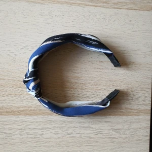 Hårband - Fint hårband, knappt använt. Nyskick. 