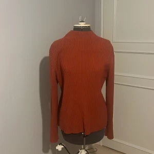 Stickad tröja  - Knappt använd jättefin stickad tröja! 