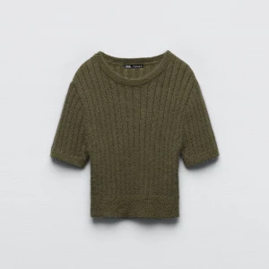 Zara topp - Snygg topp från zara som är oanvänd! Säljer då den inte kommer till användning 💛