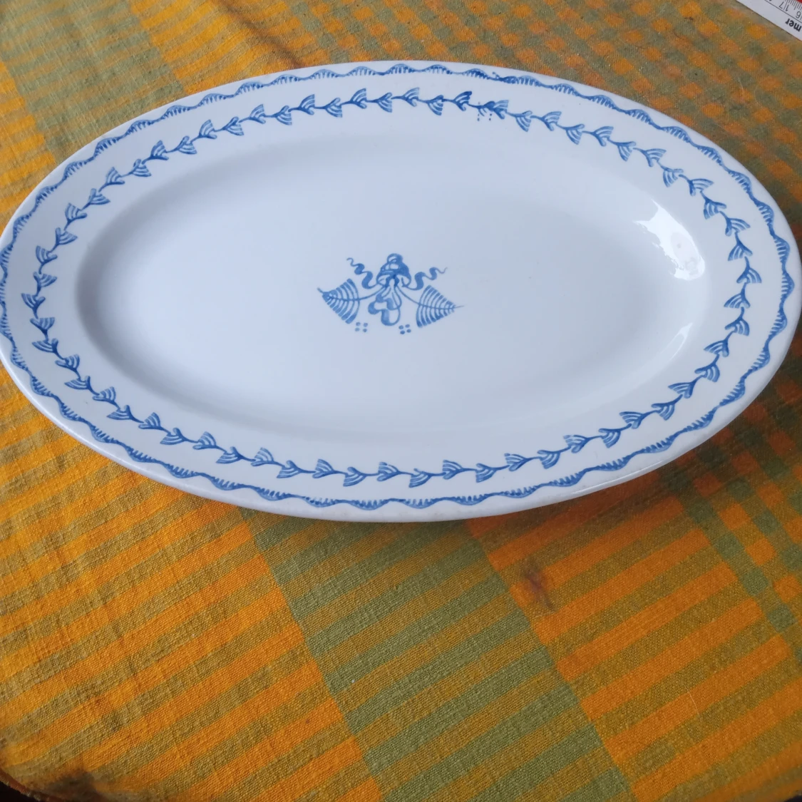Uppläggningsfat Arabia nr 19 Suomi Finland . 32 cm stort .