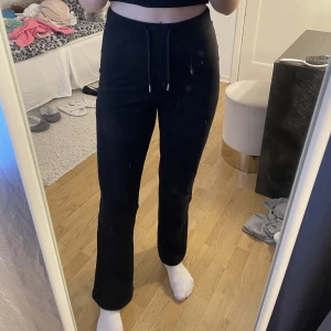Mjukisar från Nelly  - Säljer för att dom var för korta för mig❤️Jag är 170cm lång!