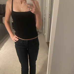 Topp  - Super snygg topp som funkar till allt. Köpt på & other stories och är i nyskick 💕