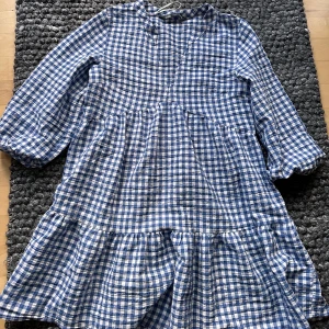 Rutig zara klänning - Denna blå rutiga klänningen perfekt till sommarn💙