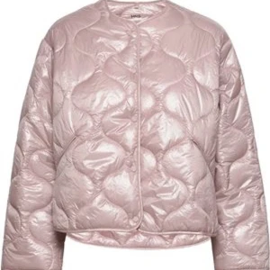 Mango jacka  - Världens snyggaste jacka säljer då den ej passar min väska! Dom är super små i storleken så har storlek L men jag som vanligt vis har S så passar den super bra! Ej några defekter.