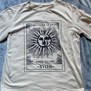 tshirt shein  - står ingen lapp men är storlek M-L knappt använd i nyskick 