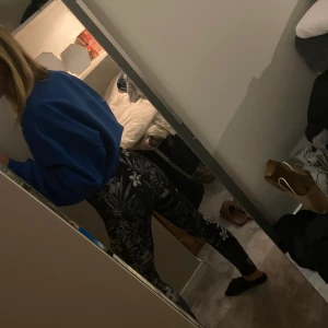 Stronger träningsthigts - Jättefina stronger träningsthigts med mönster, säljer då dom inte används men är i mycket gott skick💕