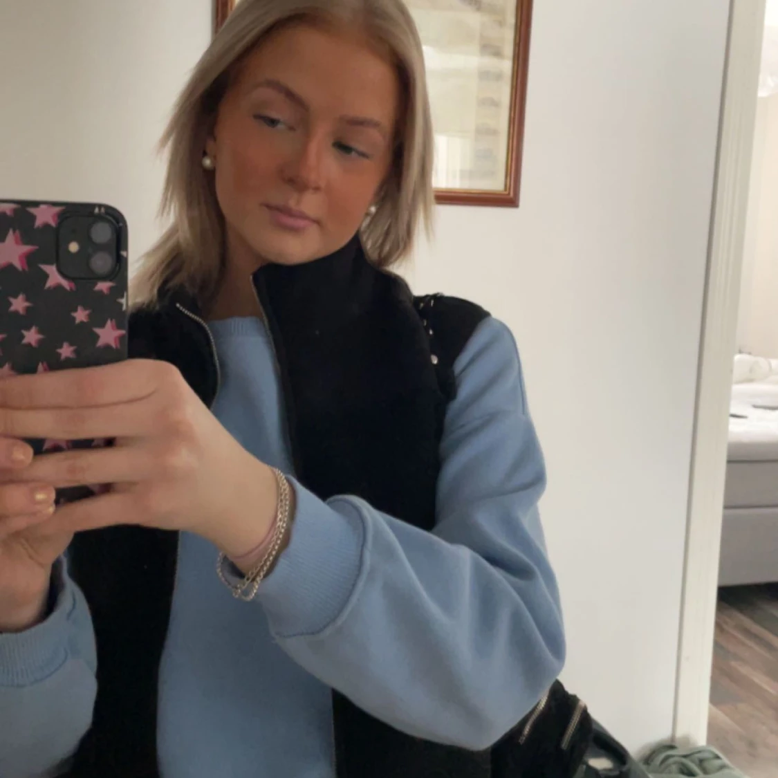 Säljer svart väst  - 90