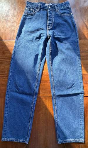 Eytys Benz jeans  Storlek: 24/34 (stor i storleken) Skick: Nyskick Färg: Stone Indigo