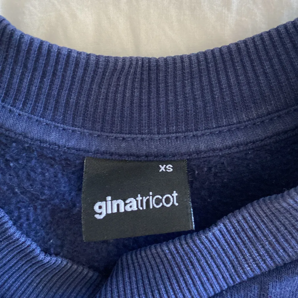 Säljer nu denna sweatshirt från Gina för den inte kommer till användning längre. Hoodies.