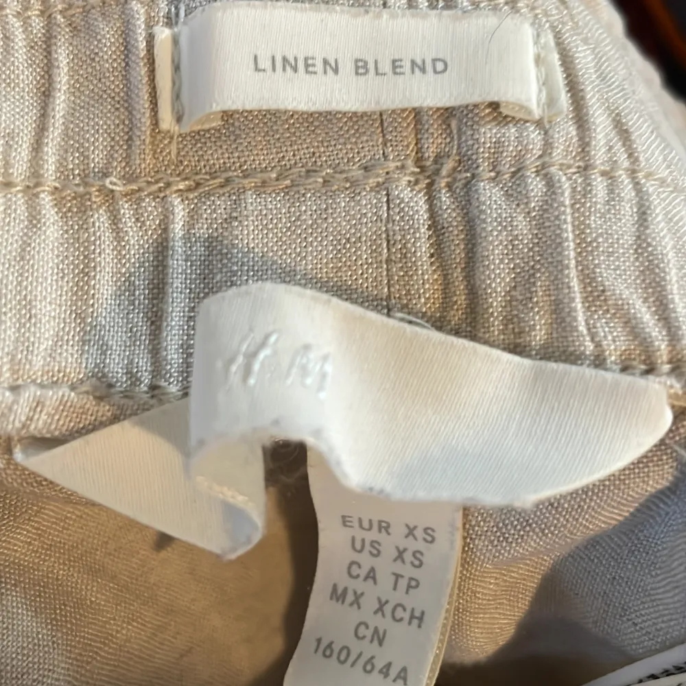 Använd några gånger förra sommaren, mycket bra skick! Köparen står för frakt (200kr + frakt).. Jeans & Byxor.