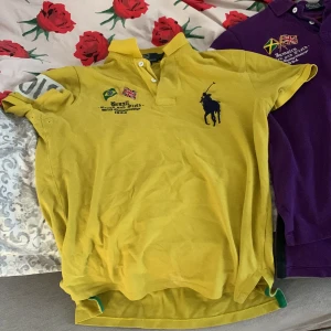 2 Ralph lauren tröjor - 2 stycken Ralph lauren tröjor, knappt använda, som ny, säljer båda för utgångna priset men kan sälja enbart ena av den för halva priset alltså 400 kr per tröja 