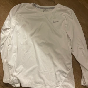 Träningströja - Träningströja från nike som tyvärr inte kommer till användning