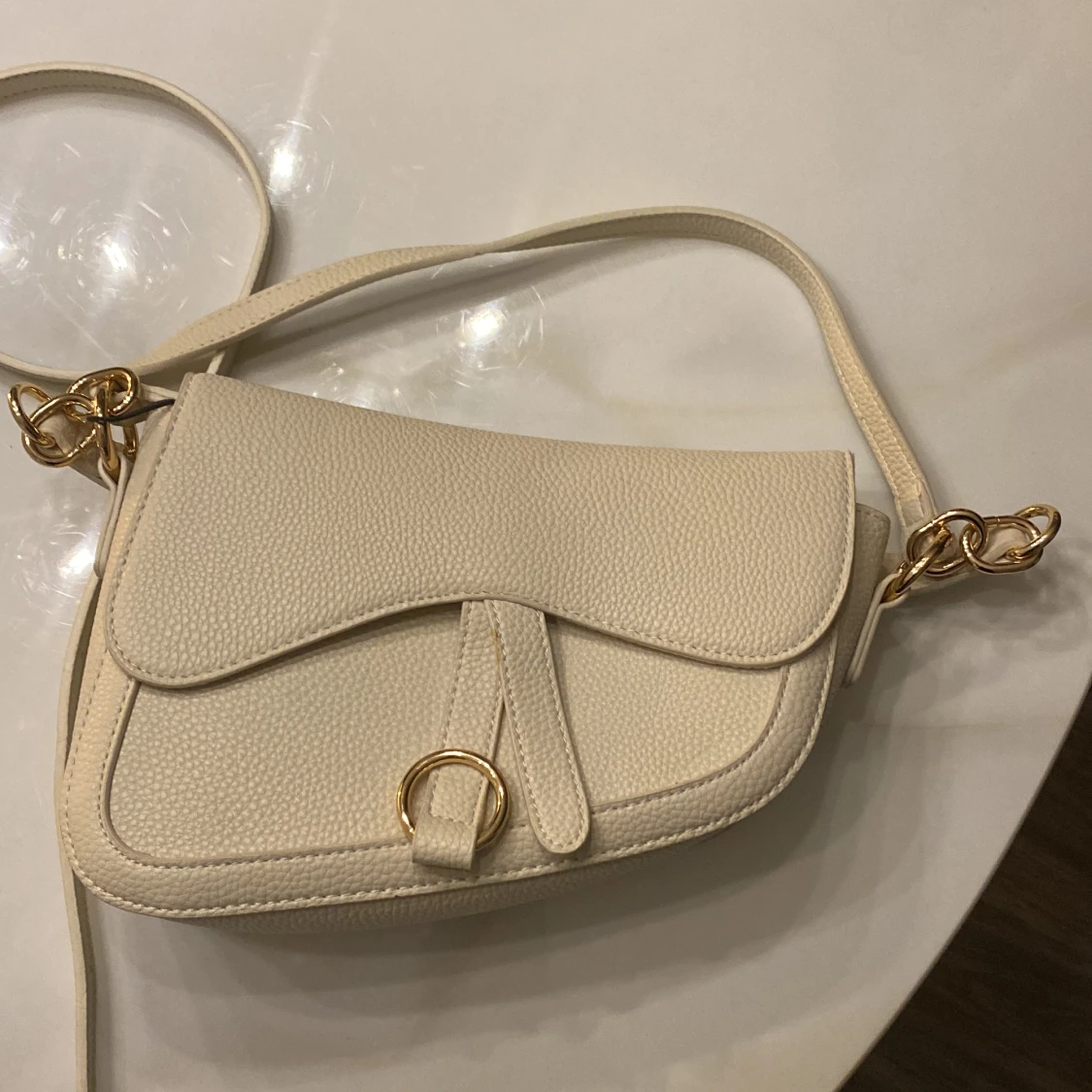 Helt oanvänd axelbandsväska - 90