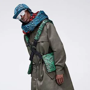 Kenzo x H&M bag - Kenzo x H&M axelremsväska i fint skick!