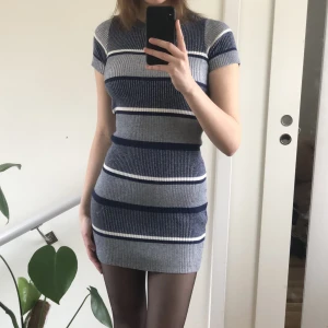 Stickad klänning - Klänning från Zara, aldrig använd