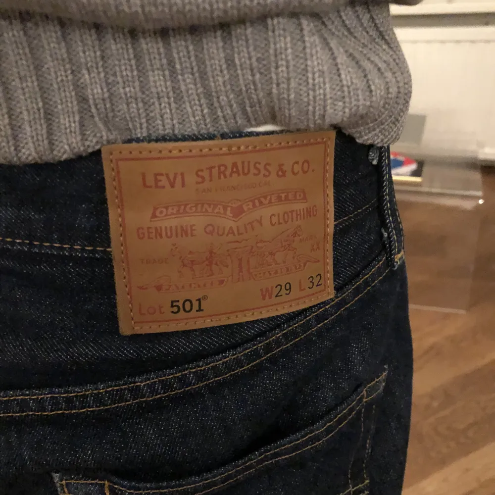 Säljer ett par riktigt snygga Levi’s 501. Mycket bra skick. Nypris: 1000. Mitt pris: 400. Jeans & Byxor.