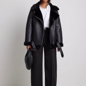 Skinnjacka NA-KD  - Säljer denna jacka från NA-KD i nyskick. Köpte i början av året för 1000kr men har ändrats använt den fåtal gånger. 