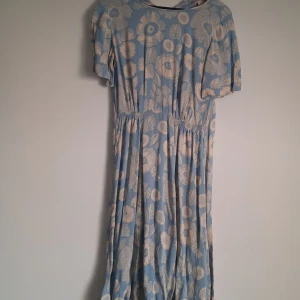 Klänning strl 34 - Söt ankel-lång klänning från H&M i mycket gott skick. 