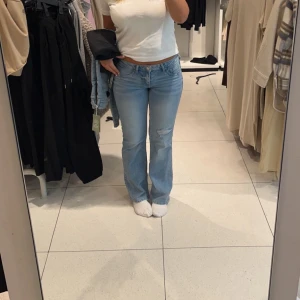 Lågmidjade jeans  - Slutsålda jeans från H&m. Aldrig använda då jag har två likadana. 