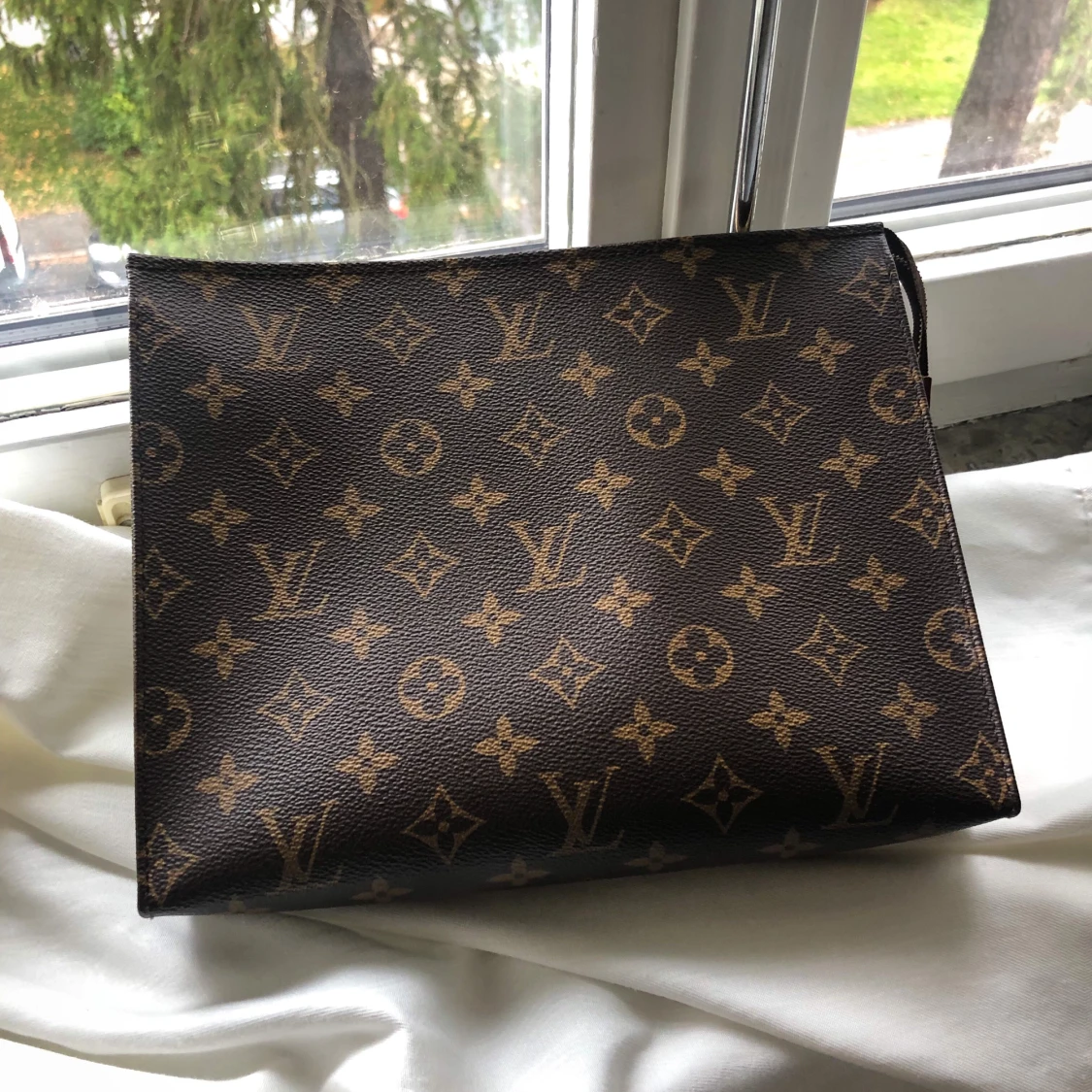 Pochette toilette LV