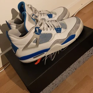 Jordan 4 - Säljer mina Jordan 4 military blue Stl 44.5  3000 :-