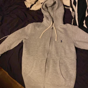 Polo Ralph lauren - Mycket bra skick. Använd enstaka gång. Passform=normal