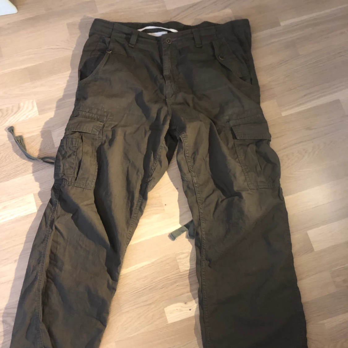 oversized gröna cargobyxor