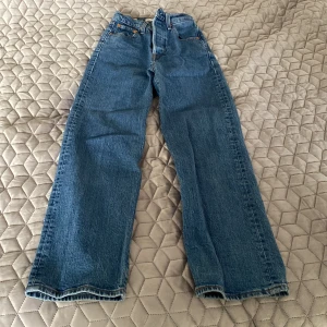 Levis Ribcage straight stl 23 - Fint skick. Använda ett fåtal gånger.