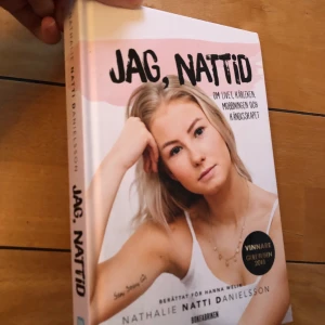 Nattid bok - Nattid bok! Superbra bok! Äkta autograf! Frakt tillkommer på 70kr direkt till brevlådan 🧚‍♀️🧸✨