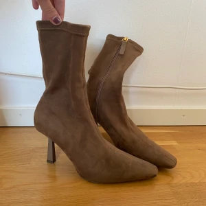 Skor från Zara - Säljer ett par klackar från Zara i storlek 38! Använda endast en gång ❤️‍🔥